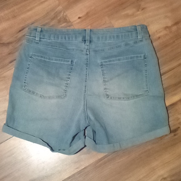 Shorts - Picture 2 of 2